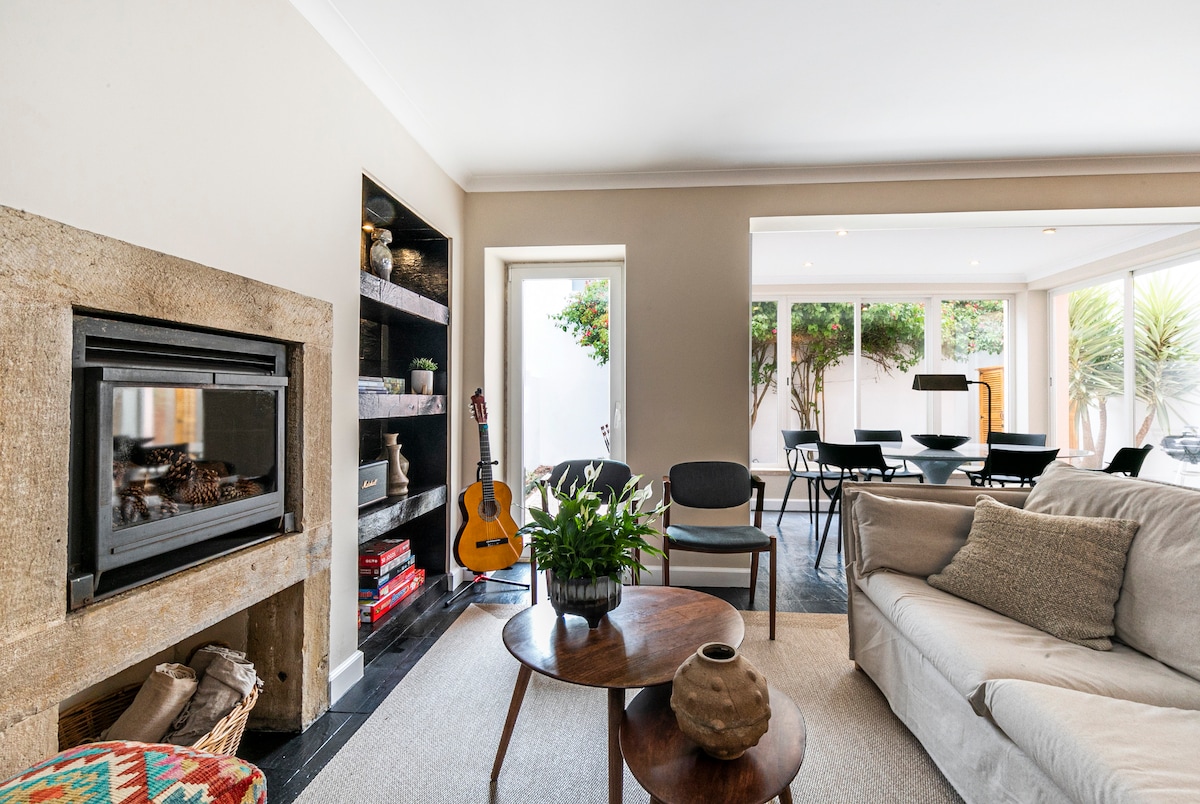 Top Airbnb: NEW Historic Center House with Patio em União Das Freguesias De Cascais E Estoril