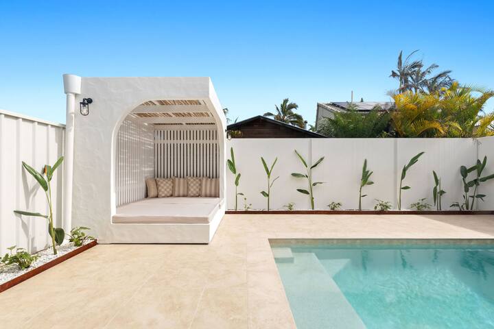 'BRAND NEW' Beachside Villa