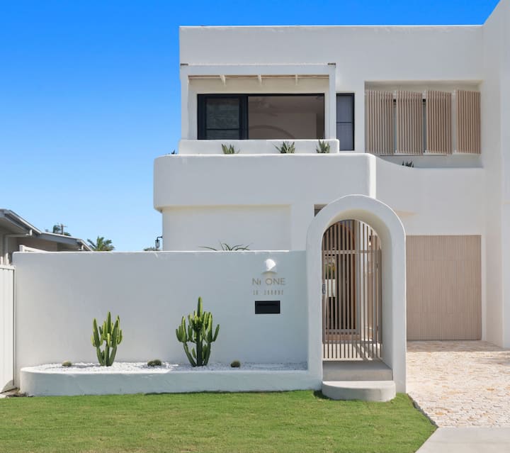 'BRAND NEW' Beachside Villa