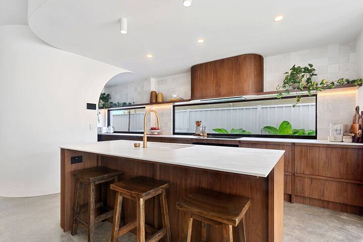'BRAND NEW' Beachside Villa