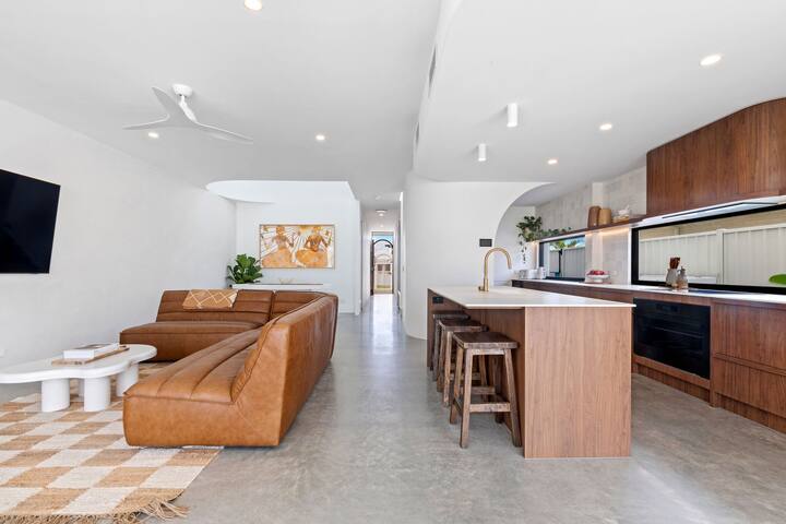 'BRAND NEW' Beachside Villa