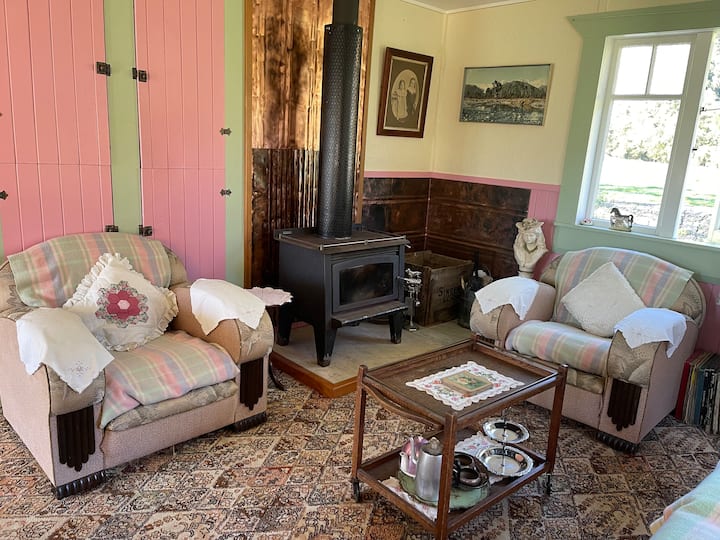 Teapot Cottage - A Step Back In Time - Harihari