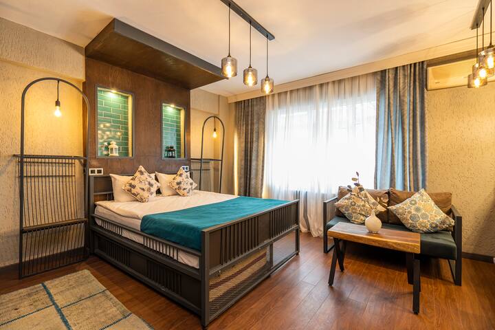 Stylish 2BR Flats With Jacuzzi-Dsinfected gallery image 3