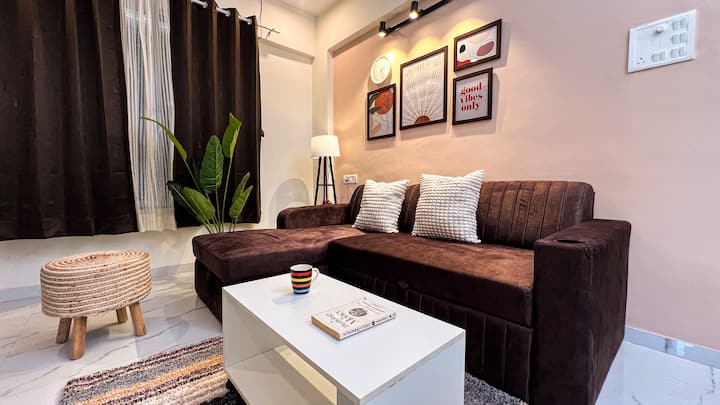 Homely 1 Bhk In Kharadi With Kitchen & Breakfast - Pune