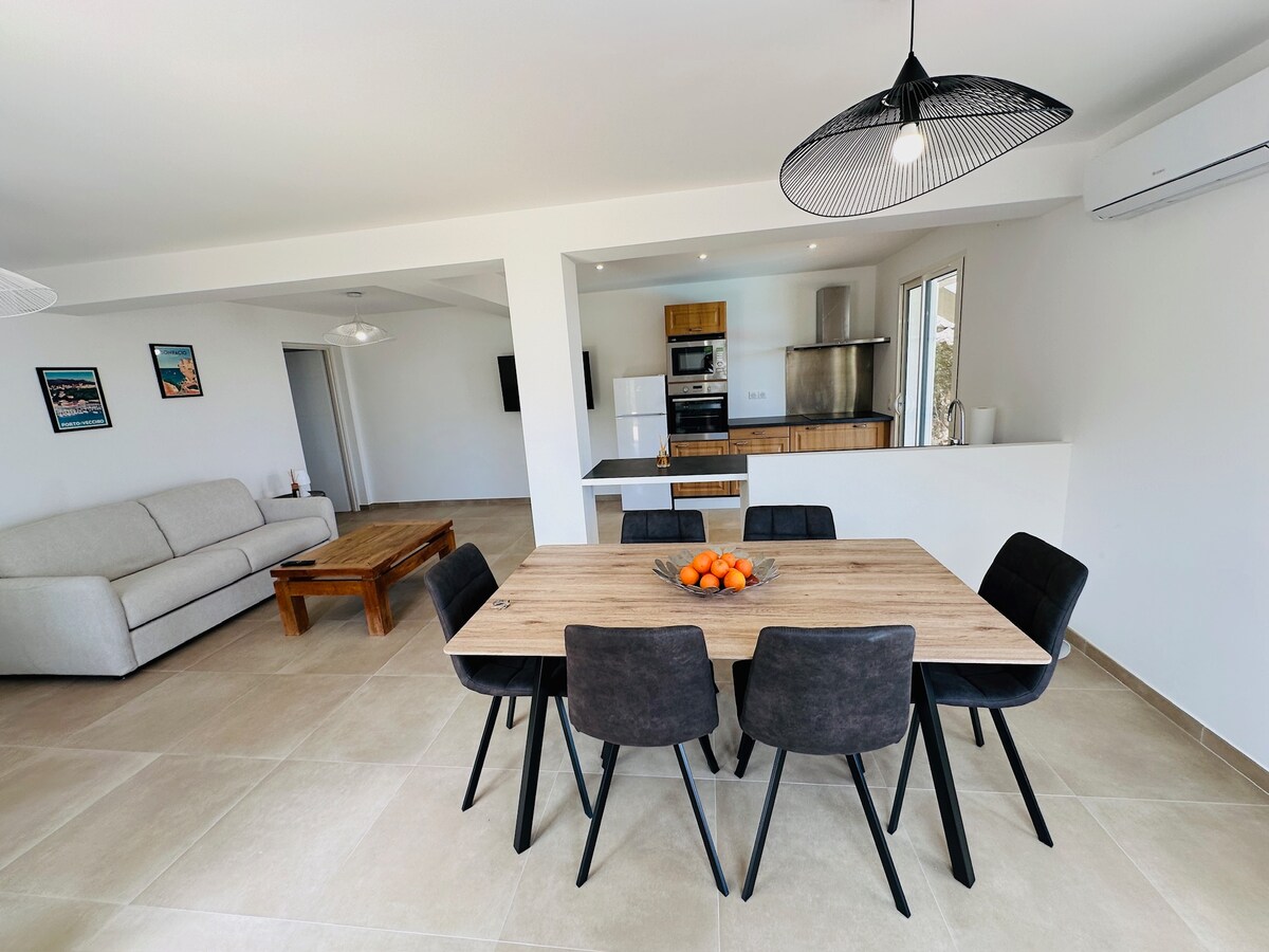 Annonce Airbnb populaire: Mare è Machja•Heated pool • Sea view • 14 people à Sari Solenzara