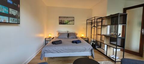 Quiet near Paris and La Defense