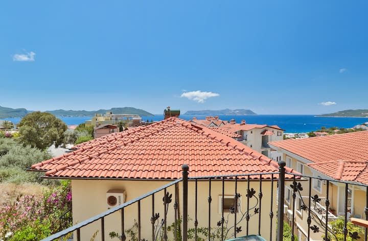 Merkezde 2+1 Taş Ev İçInde Daire - Kaş