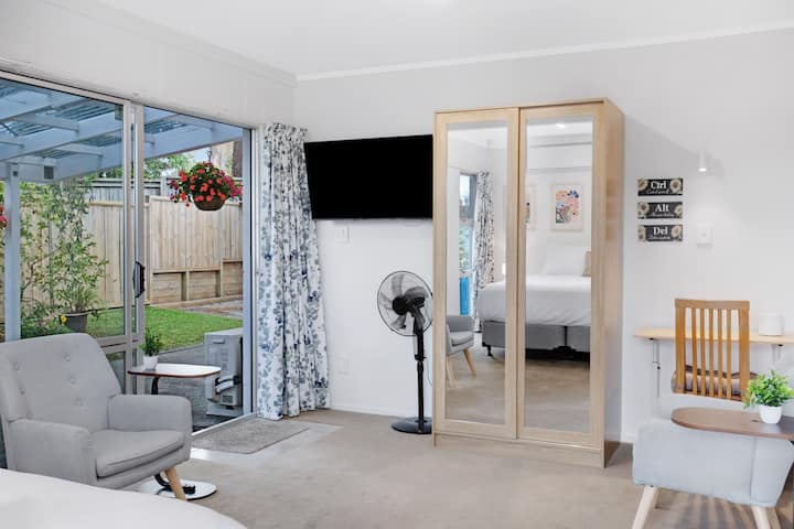 Seaside Escape Is Close To The Beach - Auckland