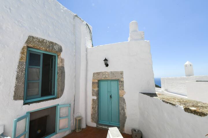 Dimitra’s traditional Patmian house gallery image 4