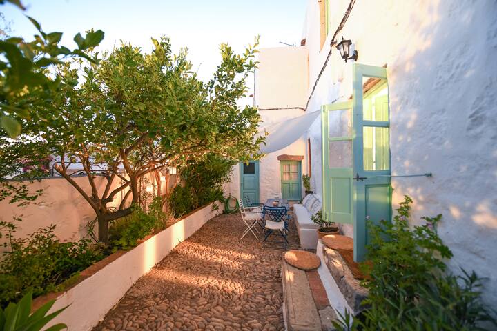 Dimitra’s traditional Patmian house gallery image 3