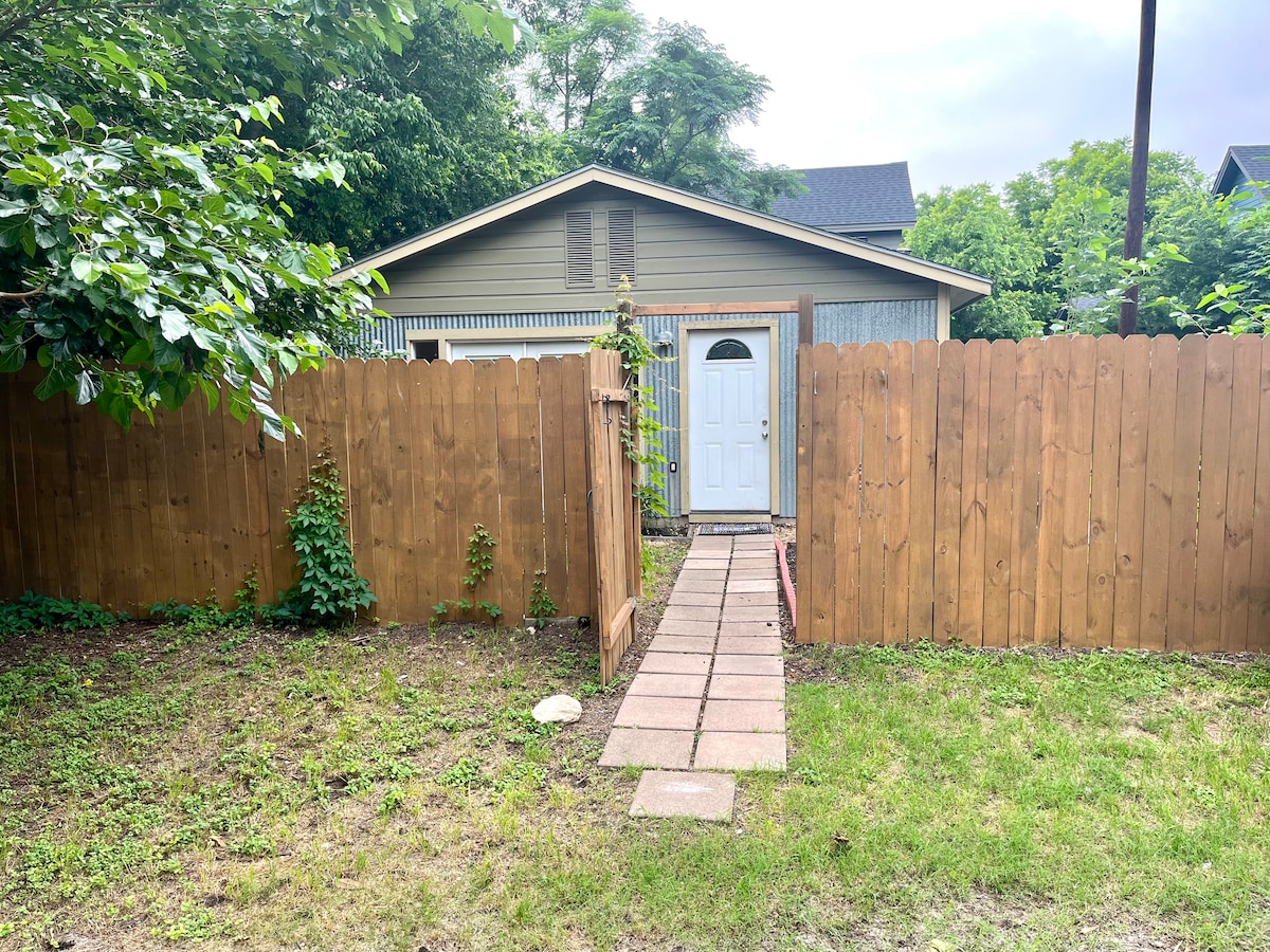 Serene 2BR EcoCottage | free parking | great sleep