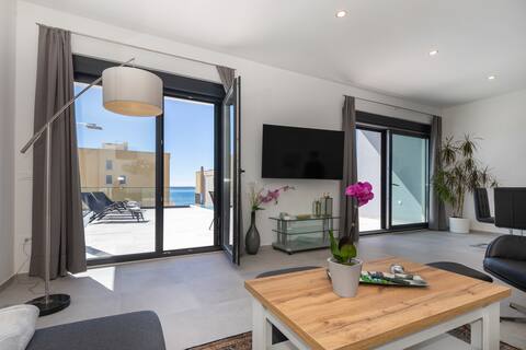 Successful Airbnb property: Luxury Villa in Makarska in Grad Makarska