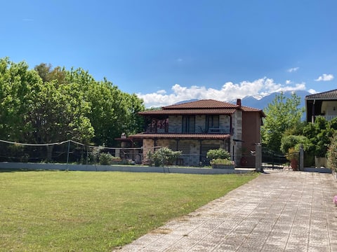 2-Acre Traditional Beach House with Olympus view