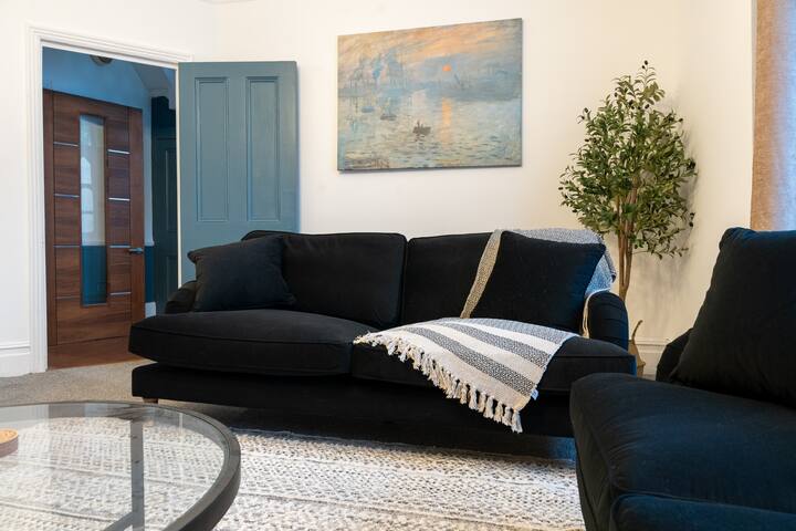 Chiswick 4 Bed Mid-Term Stays gallery image 3