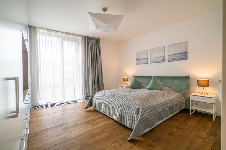 Bright stylish two bedroom gallery image 5