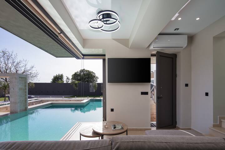 Nature Retreat amidst Mountains & Lake gallery image 3