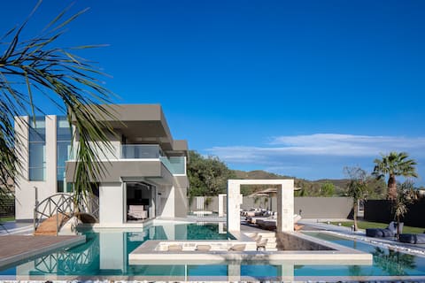 Nature Retreat amidst Mountains & Lake
