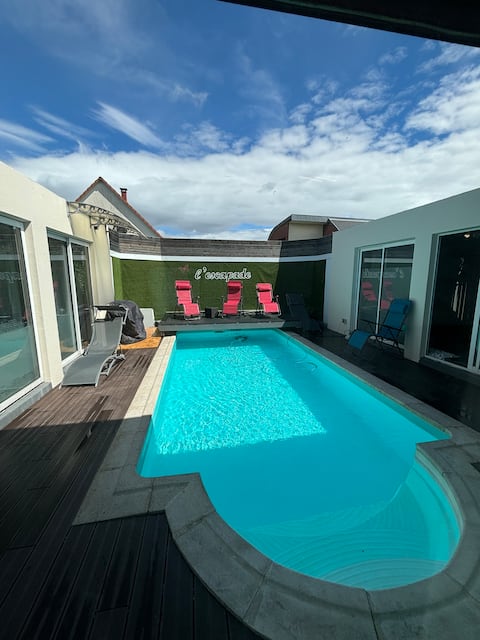 Private loft with no neighbors opposite, pool not available