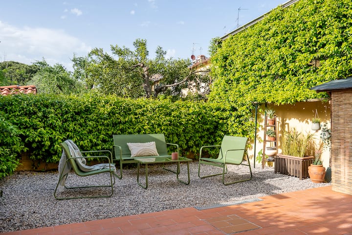 The Little Garden Apartment