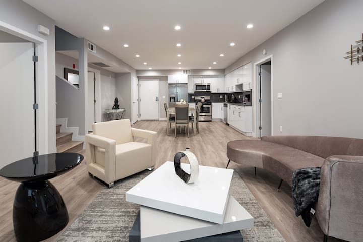 Spacious 4 Bedroom Condo 99 Walk score Hollywood