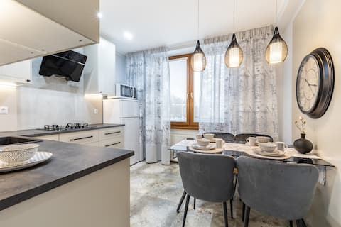 Apartment Letná, AC & garage, 89 m2, town center
