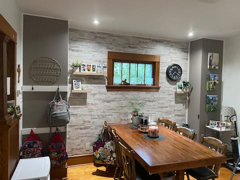 Stay Near EAA – Comfortable & Convenient!