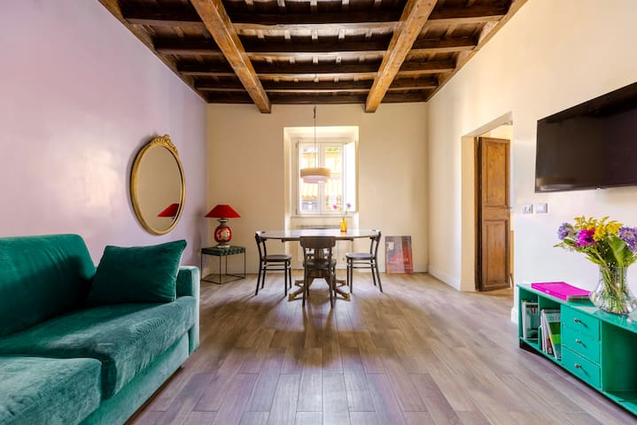 Giglio FarneseSquare with secret view from balcony