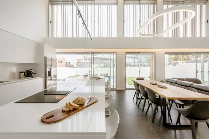 Lilac Cascais Villa with Swimming Pool gallery image 2