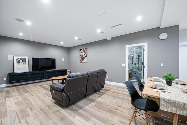 Modern Comfort: Stylish 3-bdr | Private Suite - Delta, Britanya Kolumbiyası