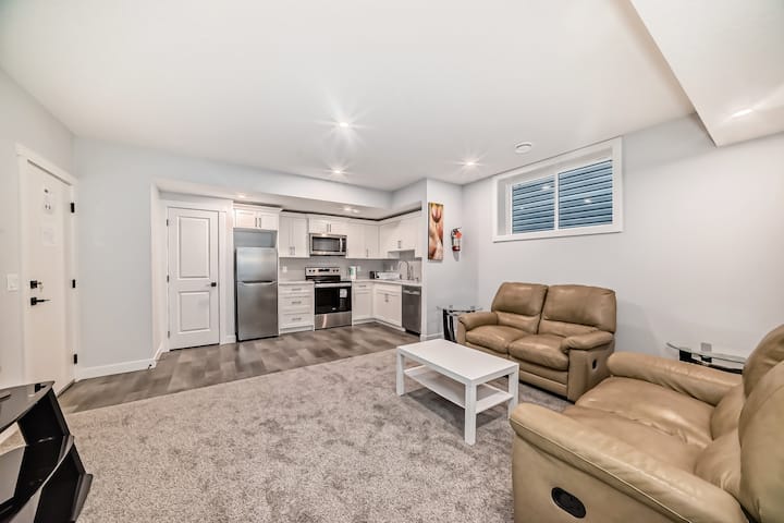 Cozy 2 Bedroom Suite In Ambleton - Calgary
