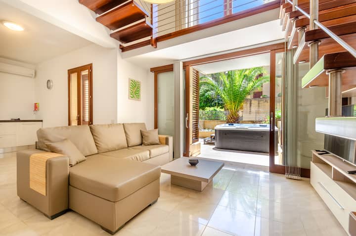 Fort Villa Retreat: Jacuzzi, Pools, 2 Min To Ferry - Malta