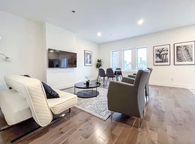 Deluxe High-end 3bd in Montreal Downtown