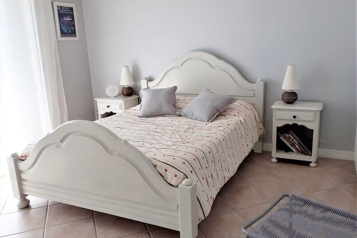 Chumba cha "Harmonie" kilicho na roshani kwenye bustani