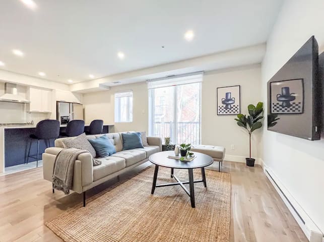 Fabulous High-end 3BR – Downtown Montreal