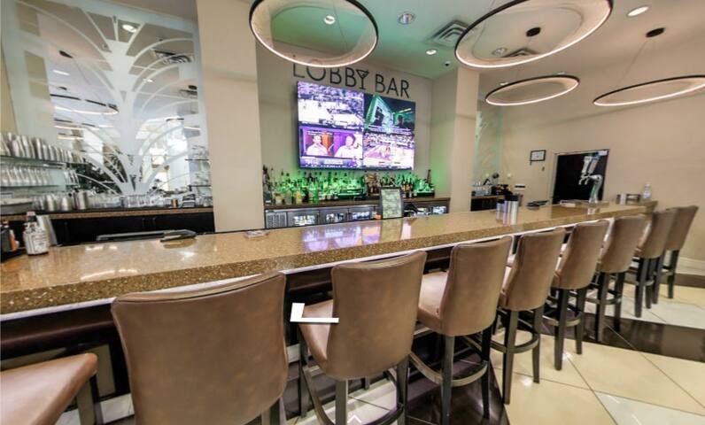 3 Bedroom Penthouse on the Strip gallery image 4