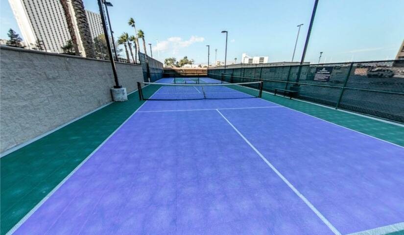 3 Bedroom Penthouse on the Strip gallery image 2