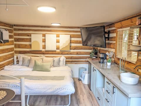 Successful Airbnb property: Cabin Nature Escape just off the Mississippi River in North Frontenac