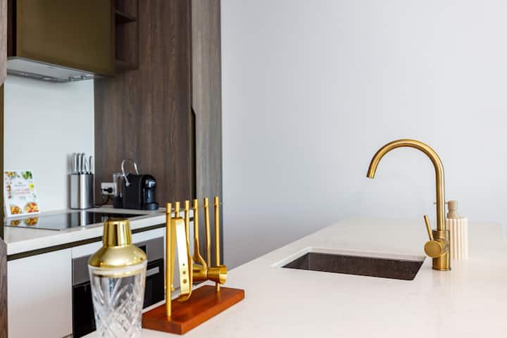 Full kitchen image 1