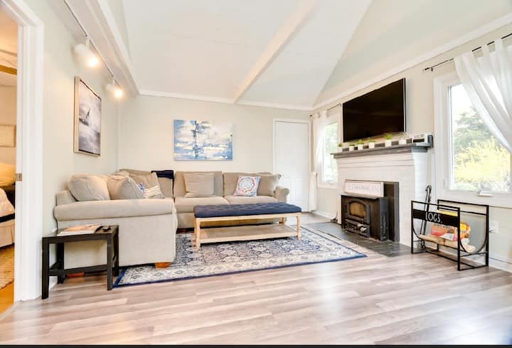 Bayside Bungalow-walk To Beach - Warwick, RI