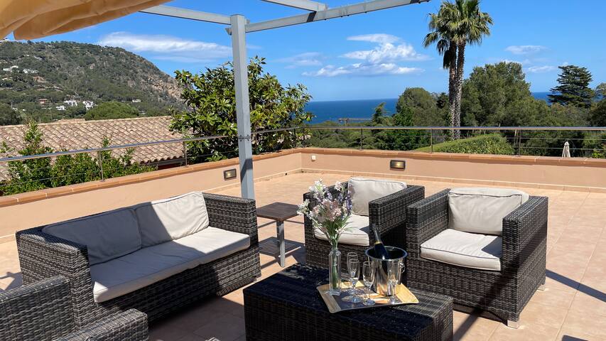 *Private Villa with Sea Views gallery image 4