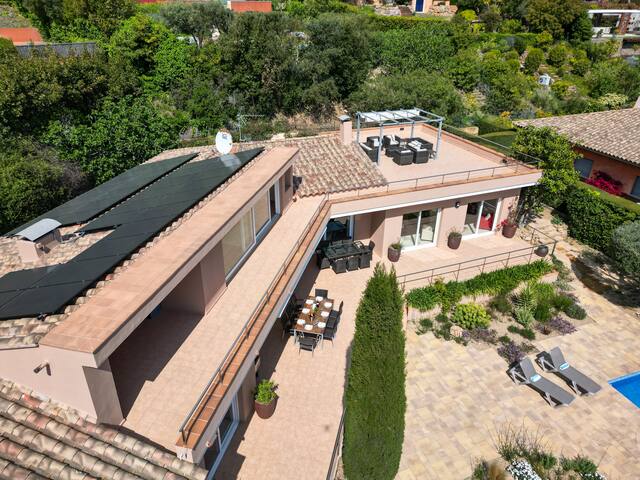 *Private Villa with Sea Views