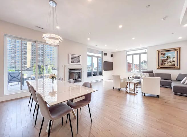 Luxurious Penthouse 4BR- Downtown Montreal