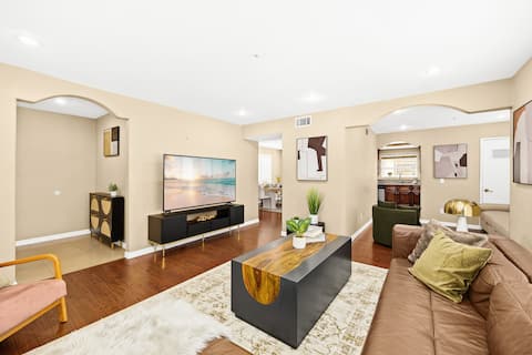 Cozy CHIC Home • Near DTLA & Hollywood • Pets OK