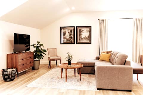 Maple Acres Loft -  Forest views & King bed