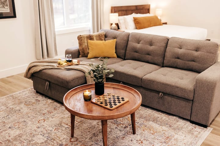 Maple Acres Loft - Forest views & King bed