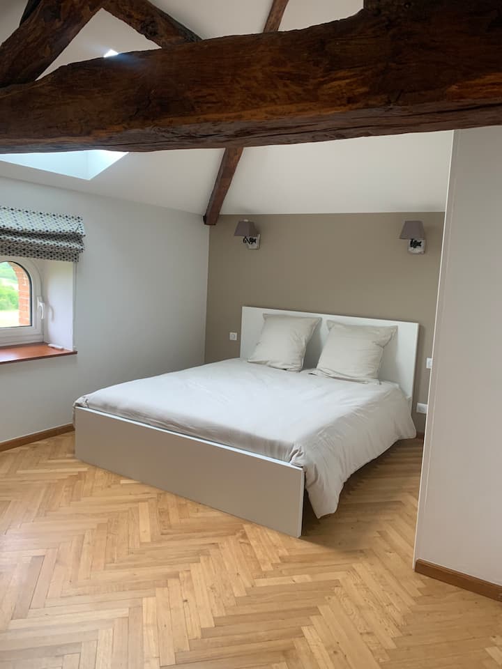 Dhoma e tretë e gjumit në krye
1 krevat 160X190
1 dollap me rafte dhe gardërobë me varëse