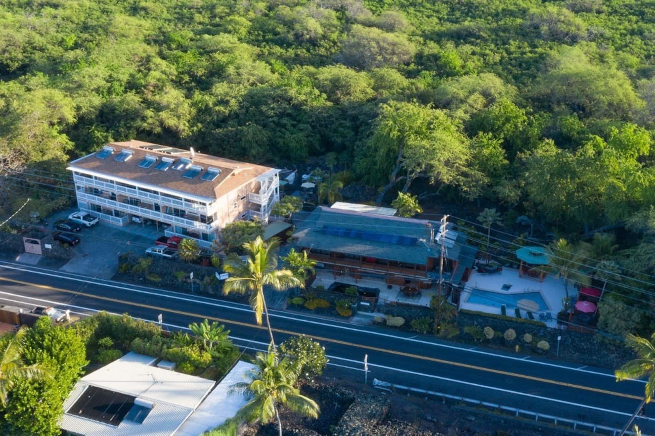 Condo in Kailua-Kona · ★4.89 · 2 bedrooms · 3 beds · 2 shared baths - Image 20
