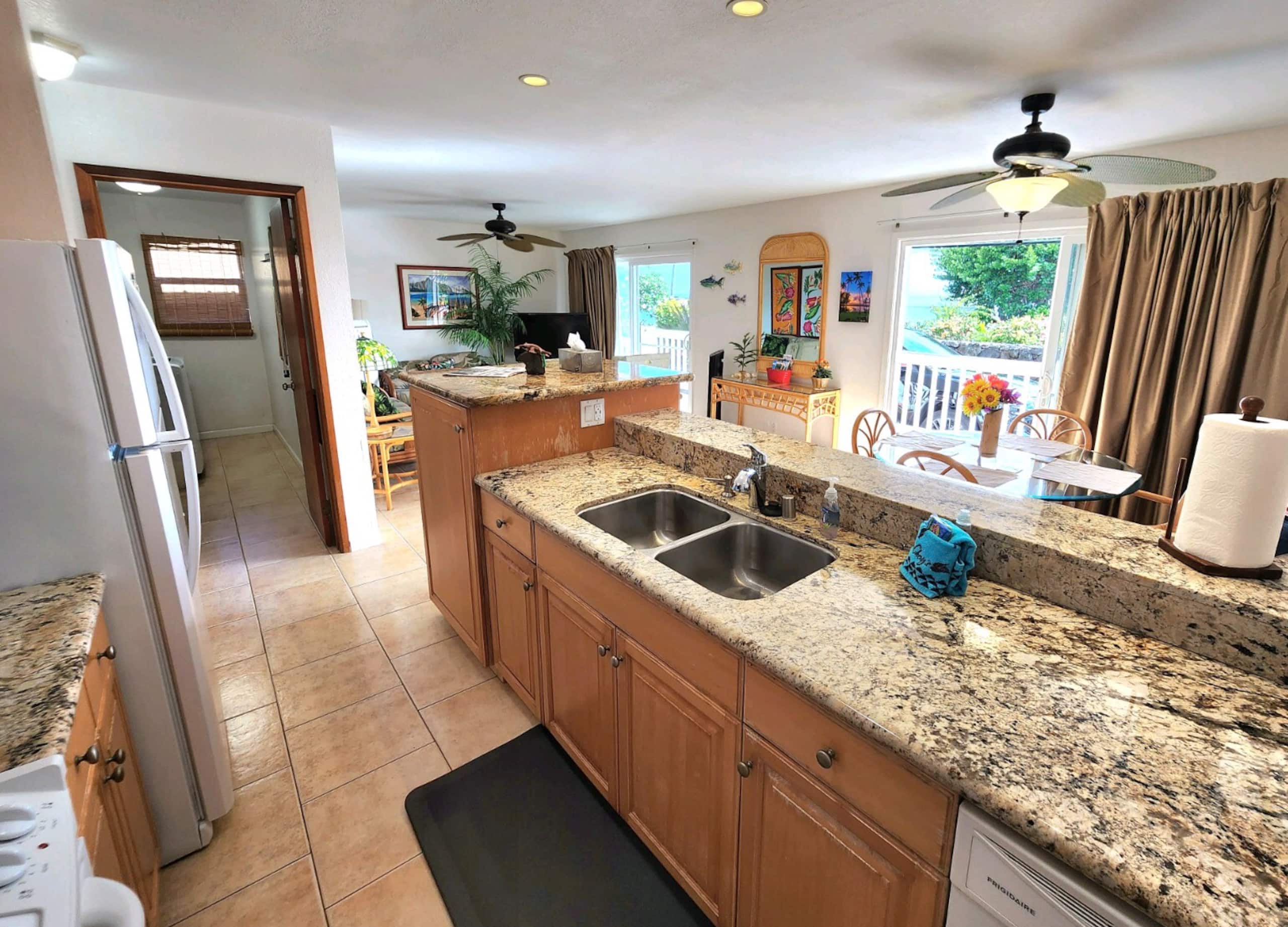 Condo in Kailua-Kona · ★4.89 · 2 bedrooms · 3 beds · 2 shared baths - Image 5