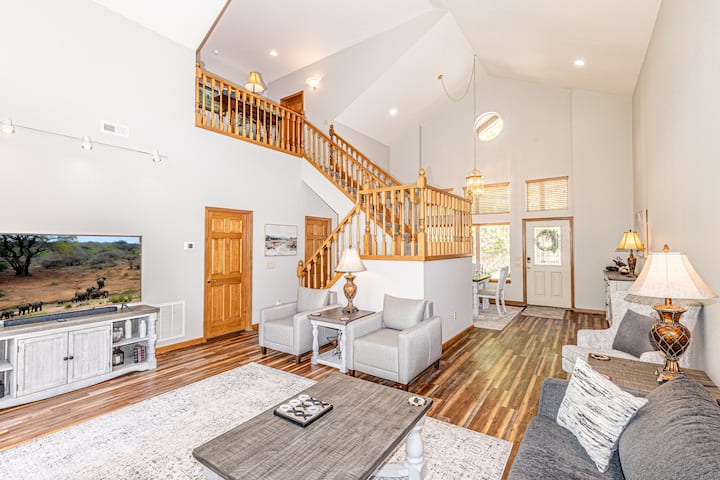 Large Condo W/golf Course View - Cherokee, NC
