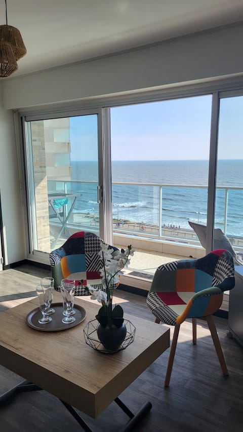 Annonce Airbnb populaire: Charming apartment, facing the ocean à Saint Jean De Monts